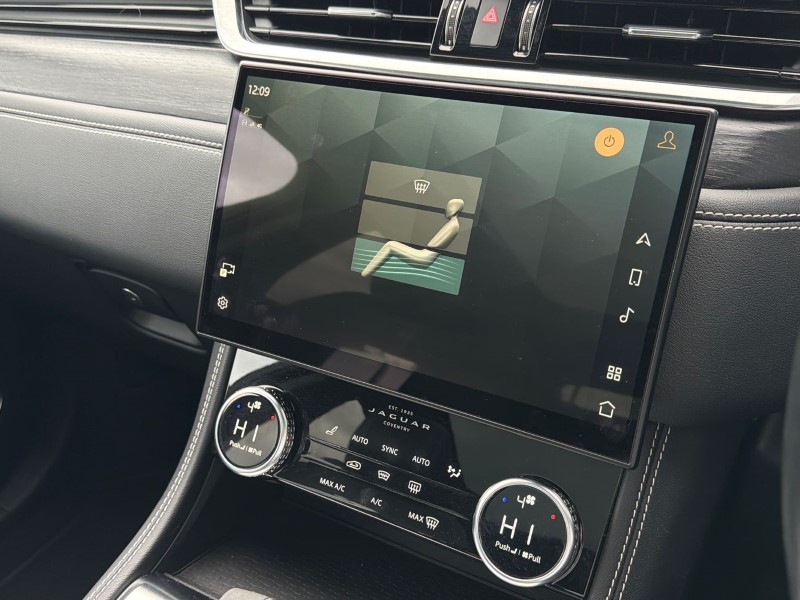 Used Jaguar F-Pace 2021 for sale - 77848250: Photo 32