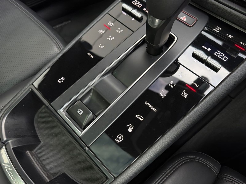 Used Land Rover Range Rover Velar 2026 for sale - 78081272: Photo 32