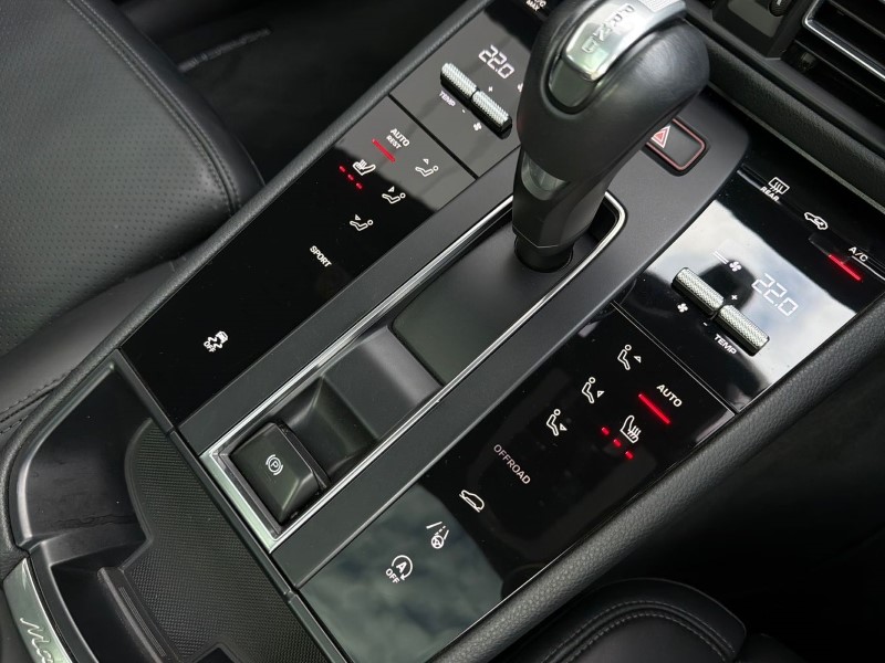 Used Land Rover Range Rover Velar 2026 for sale - 78081272: Photo 33