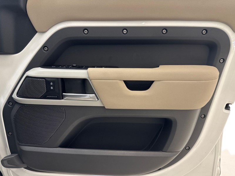 Used Land Rover Defender 2022 for sale - 76981611: Photo 21