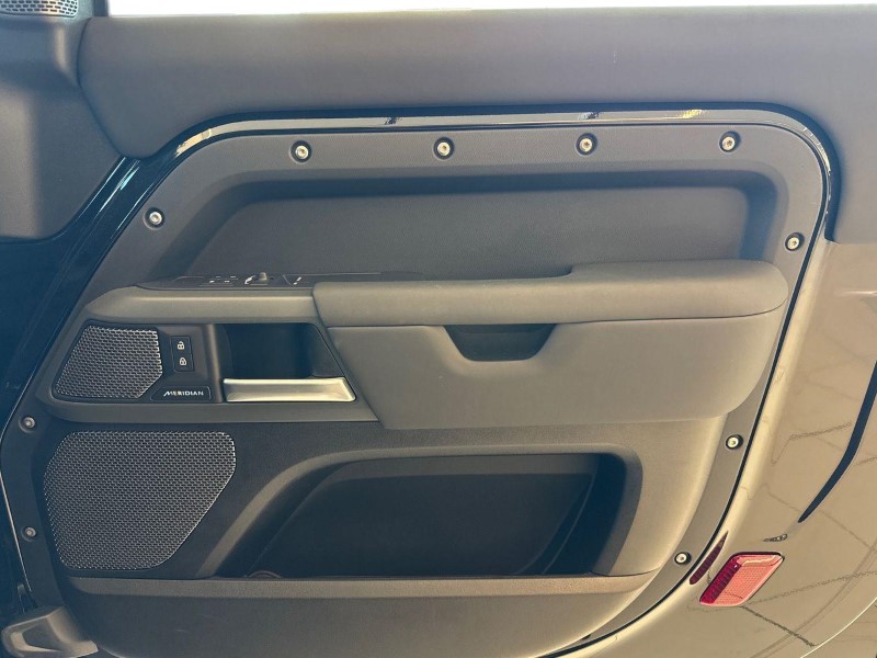 Used Land Rover Defender 2023 for sale - 77934545: Photo 22