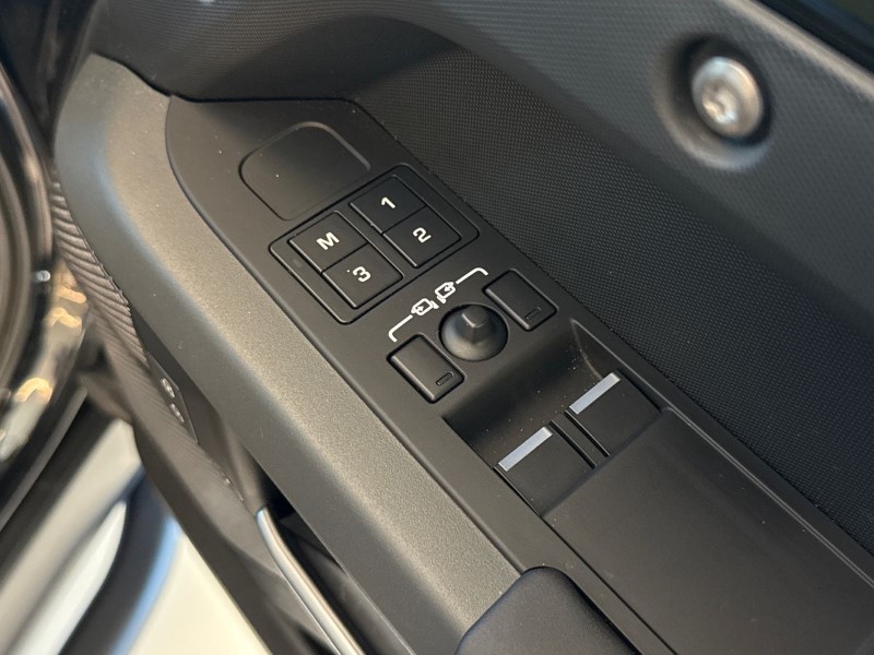 Used Land Rover Defender 2023 for sale - 77934545: Photo 23