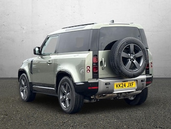 Used Land Rover Defender 2024 for sale - 77435255: Photo