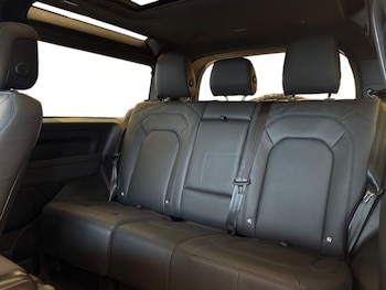 Used Land Rover Defender 2024 for sale - 77435255: Photo