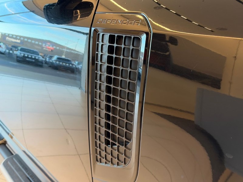 Used Land Rover Defender 2023 for sale - 77071183: Photo 57