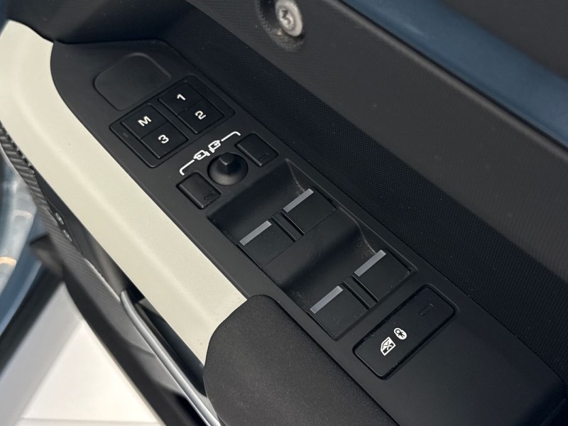 Used Land Rover Defender 2023 for sale - 78199144: Photo 24