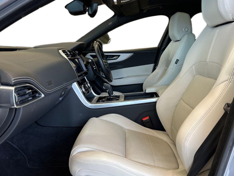 Used Jaguar XE 2023 for sale - 77367157: Photo 3