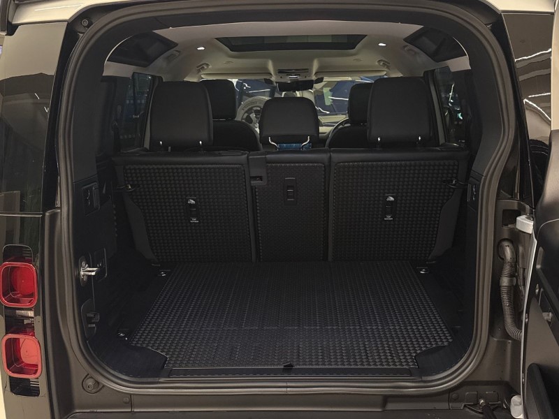 Used Land Rover Defender 2024 for sale - 76982125: Photo 10