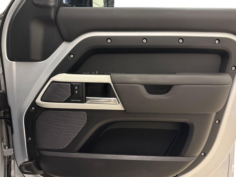 Used Land Rover Defender 2024 for sale - 76982125: Photo 22