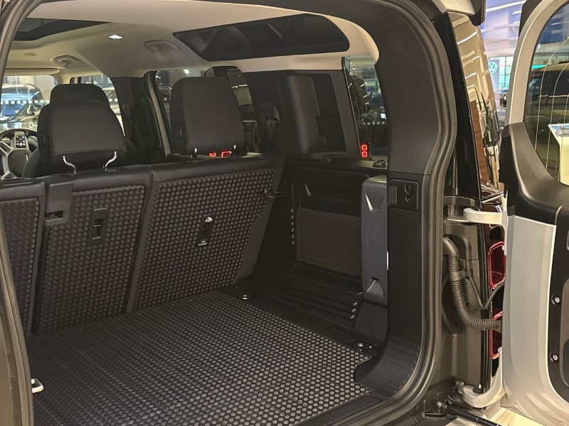 Used Land Rover Defender 2024 for sale - 76982125: Photo 39