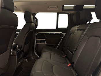 Used Land Rover Defender 2024 for sale - 76982125: Photo
