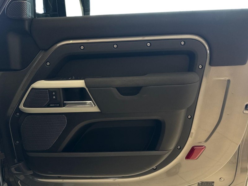 Used Land Rover Defender 2023 for sale - 77918097: Photo 21
