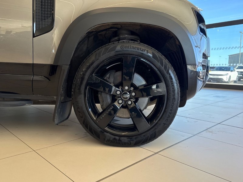 Used Land Rover Defender 2023 for sale - 77918097: Photo 8