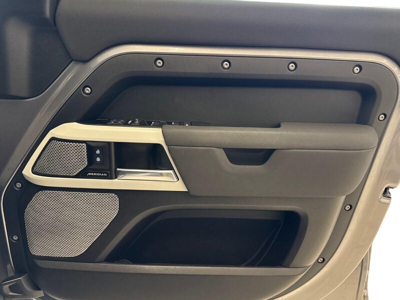 Used Land Rover Defender 2023 for sale - 78081260: Photo 22