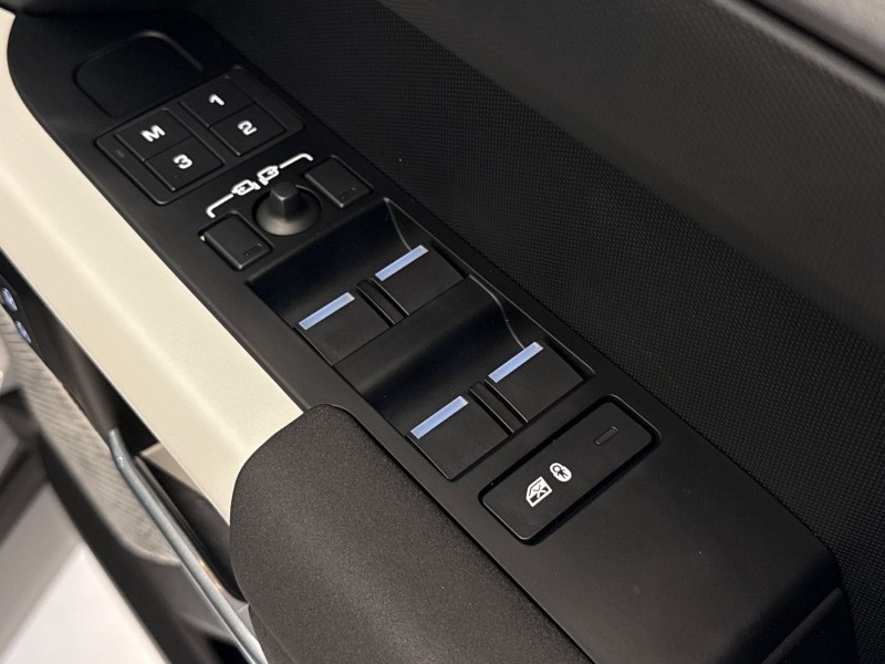 Used Land Rover Defender 2023 for sale - 78081260: Photo 23