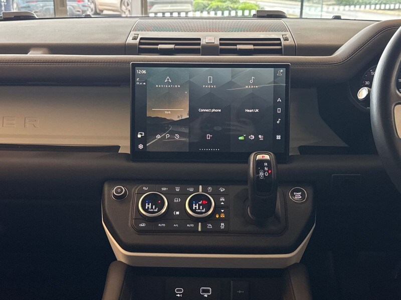 Used Land Rover Defender 2023 for sale - 77915610: Photo 14