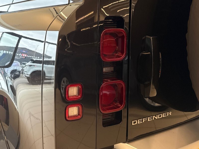 Used Land Rover Defender 2023 for sale - 77915610: Photo 19