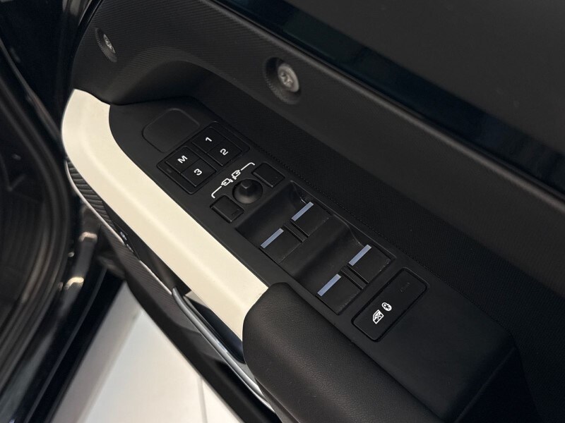 Used Land Rover Defender 2023 for sale - 77915610: Photo 22