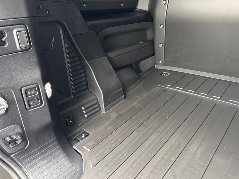 Used Land Rover Defender 2026 for sale - 78025621: Photo 32