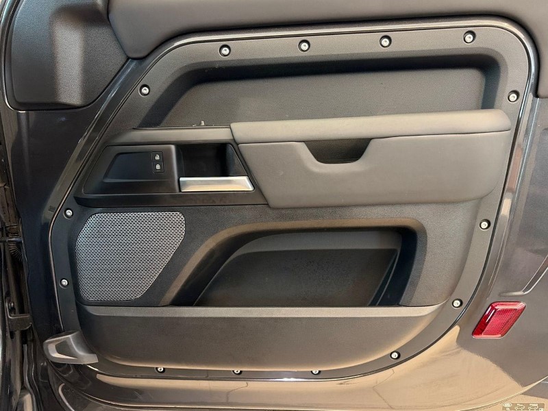 Used Land Rover Defender 2023 for sale - 78042276: Photo 22