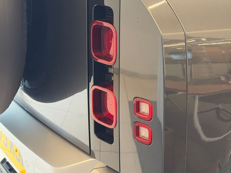 Used Land Rover Defender 2023 for sale - 78042276: Photo 47