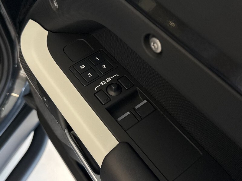 Used Land Rover Defender 2024 for sale - 77961825: Photo 23