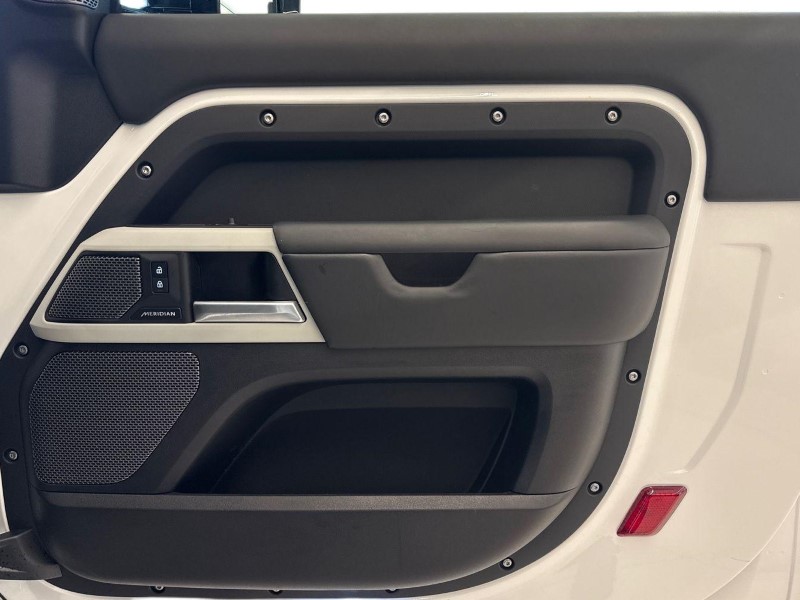 Used Land Rover Defender 2023 for sale - 76981249: Photo 22