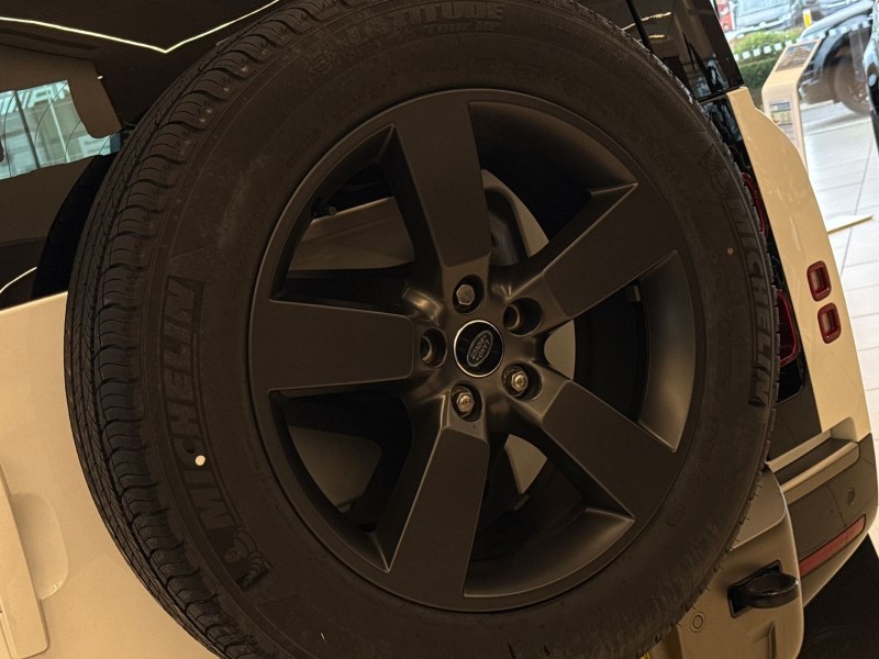 Used Land Rover Defender 2023 for sale - 76981249: Photo 45