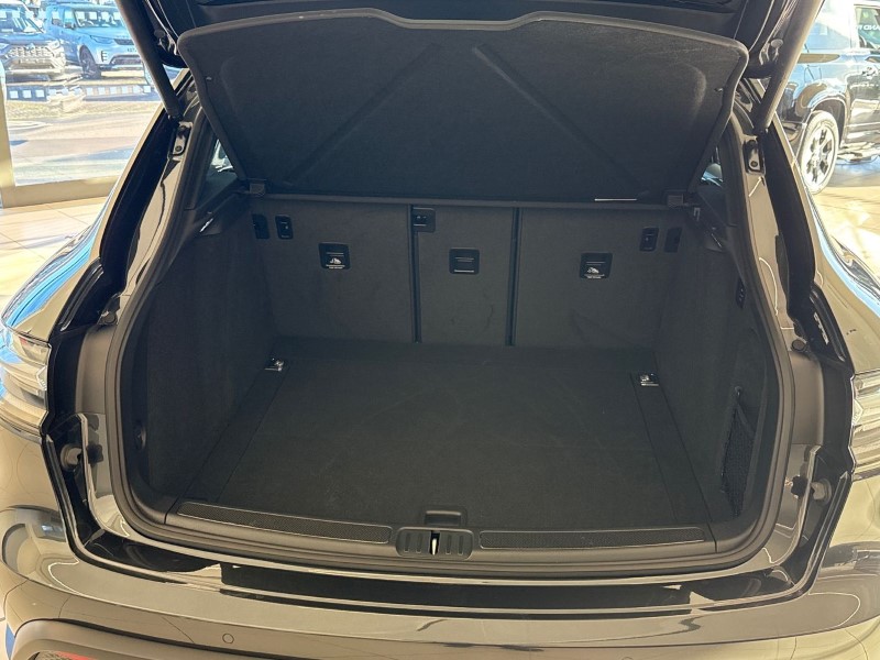 Used Porsche Macan 2024 for sale - 76982112: Photo 10