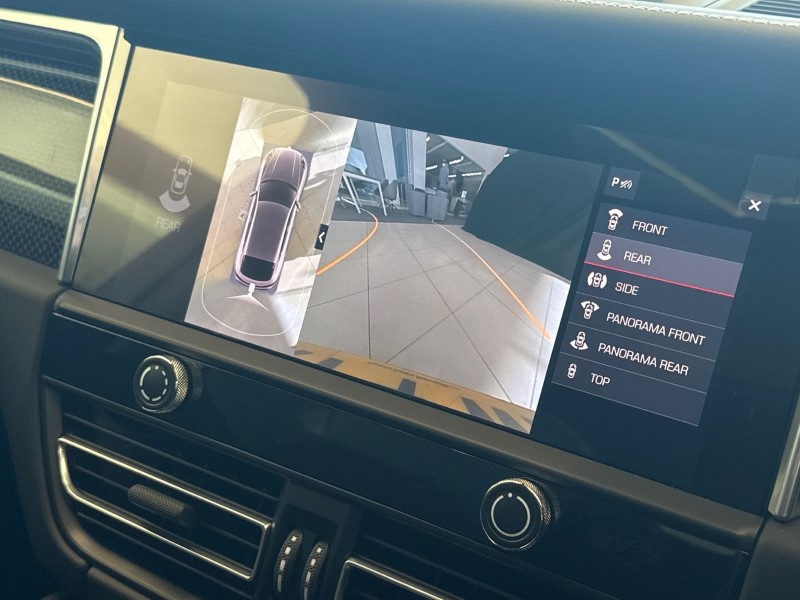 Used Porsche Macan 2024 for sale - 76982112: Photo 12