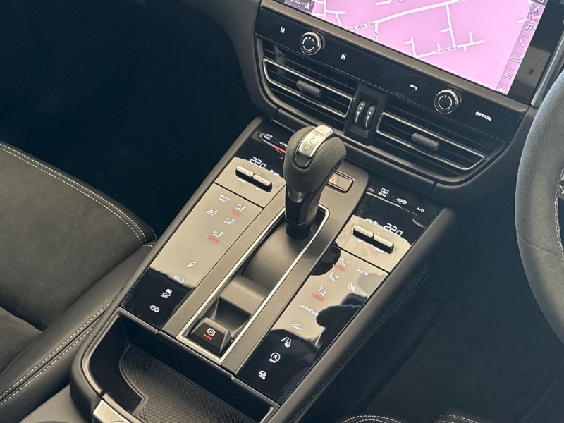 Used Porsche Macan 2024 for sale - 76982112: Photo 13