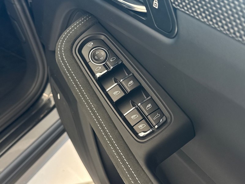 Used Porsche Macan 2024 for sale - 76982112: Photo 23