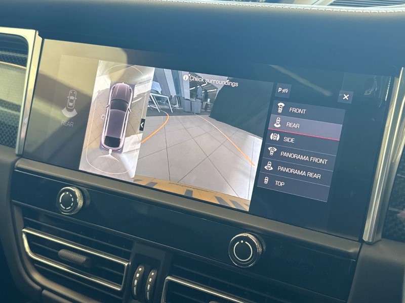 Used Porsche Macan 2024 for sale - 76982112: Photo 32