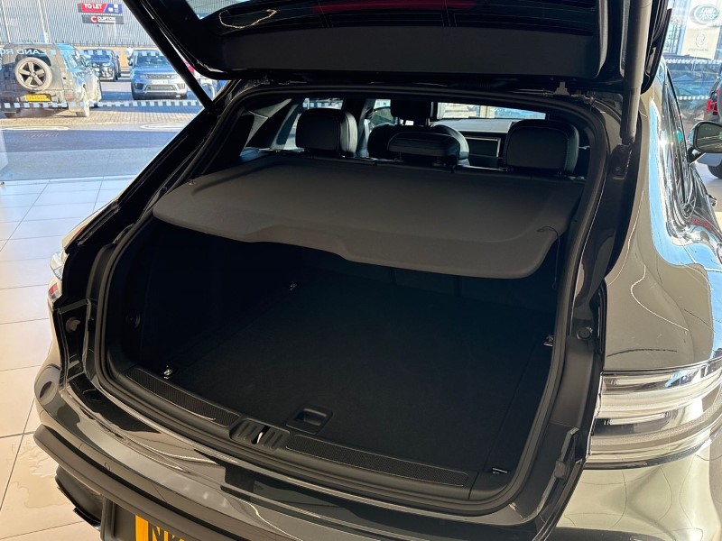 Used Porsche Macan 2024 for sale - 76982112: Photo 40