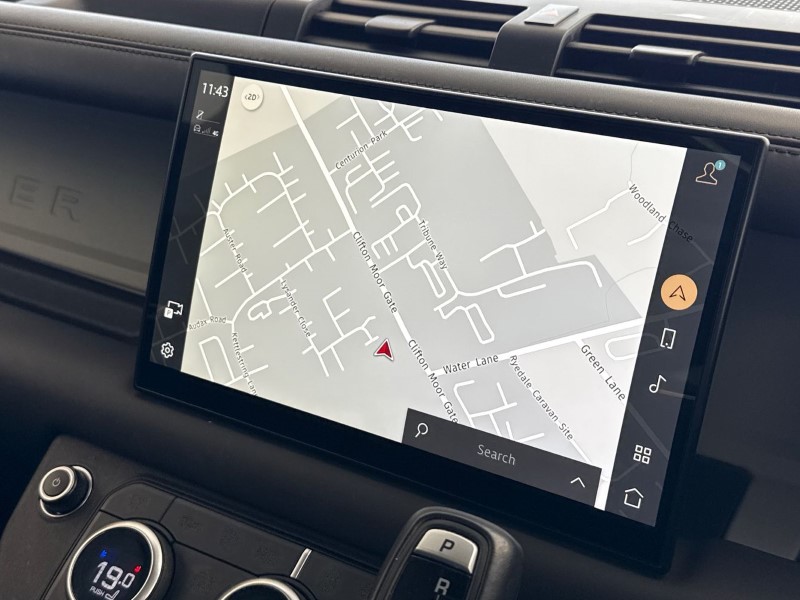 Used Land Rover Defender 2023 for sale - 78067145: Photo 11