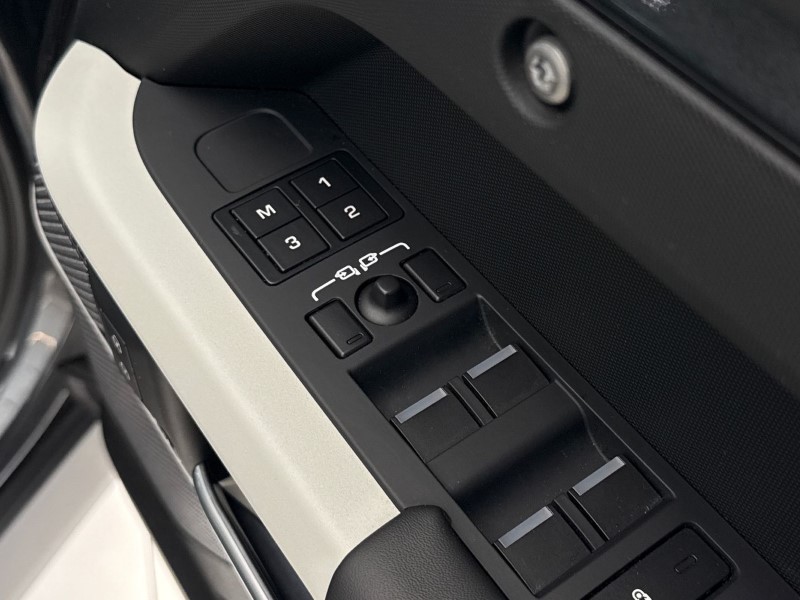 Used Land Rover Defender 2023 for sale - 78067145: Photo 23