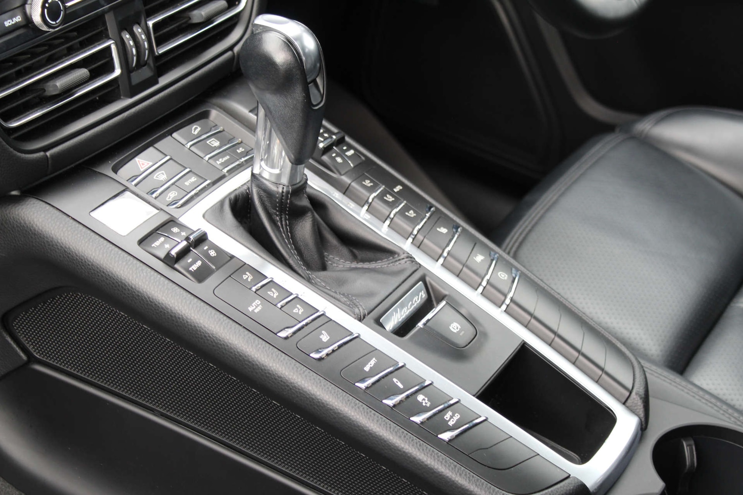 Used Porsche Macan 2021 for sale - 76724021: Photo 16