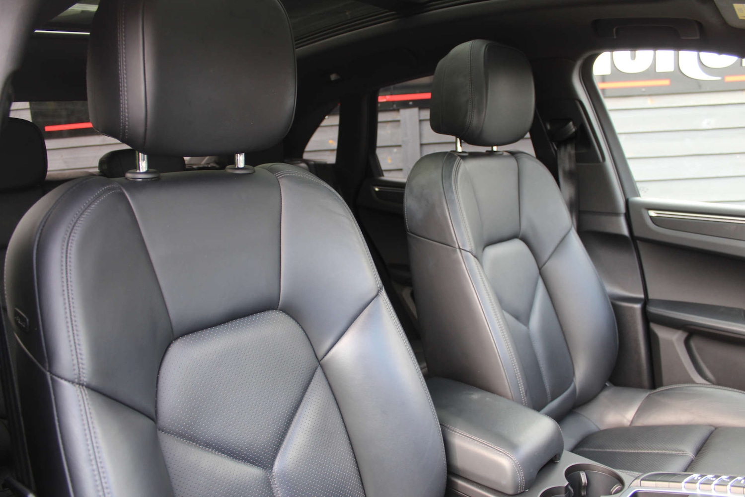 Used Porsche Macan 2021 for sale - 76724021: Photo 7