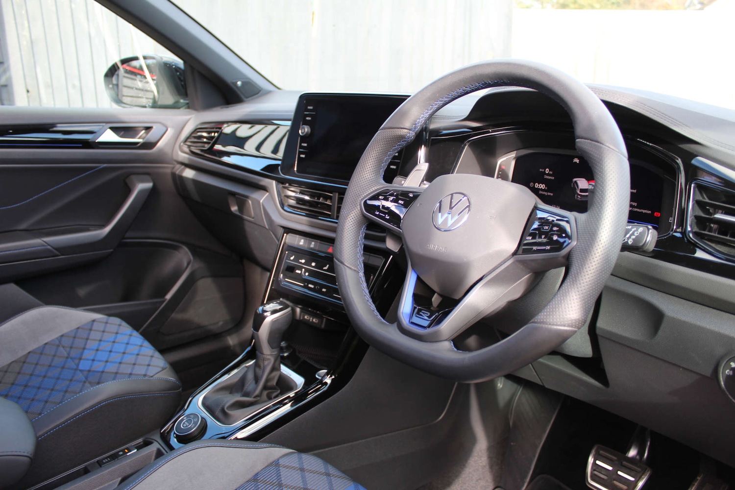 Used Volkswagen T-Roc 2024 for sale - 76367338: Photo 5
