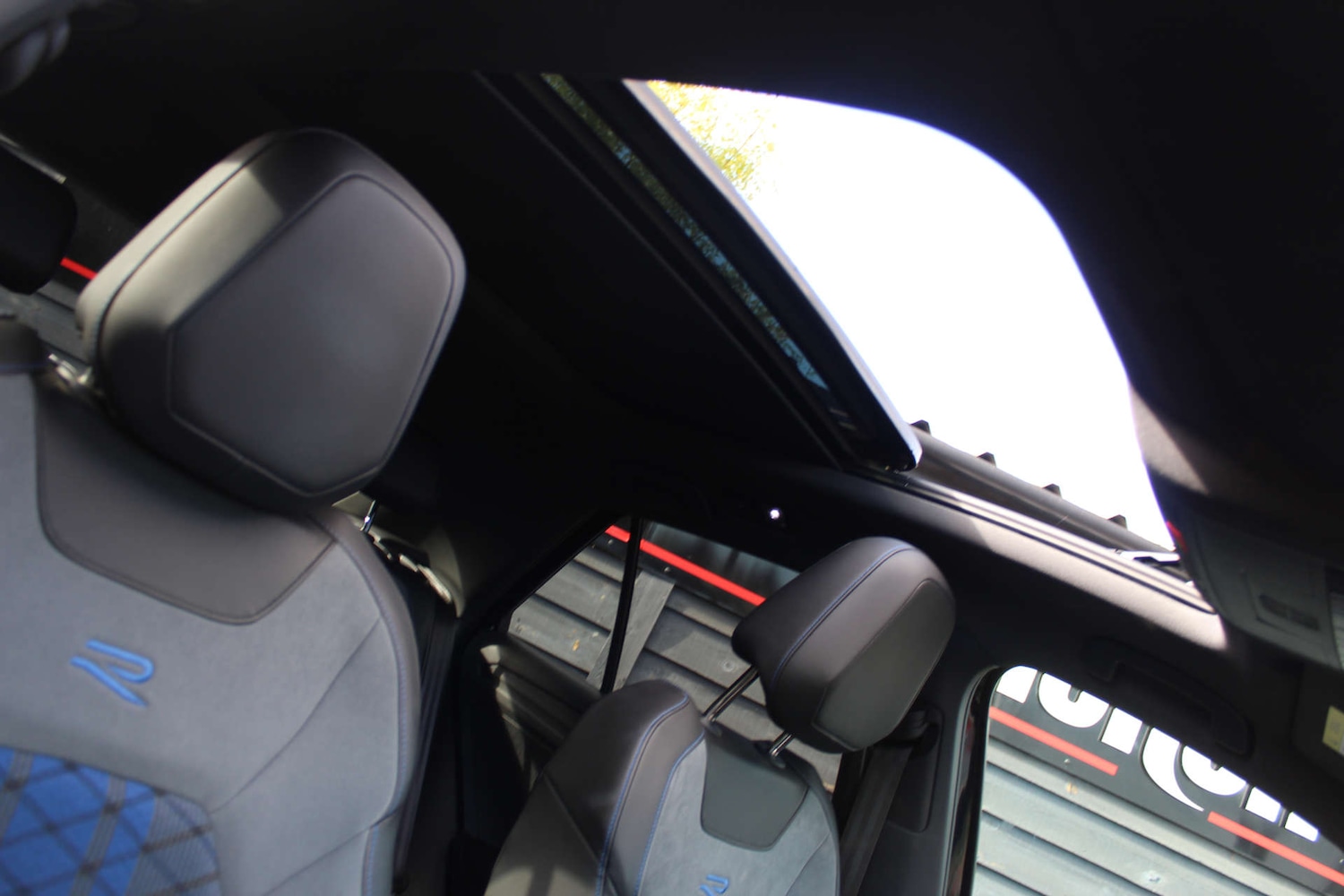 Used Volkswagen T-Roc 2024 for sale - 76367338: Photo 8