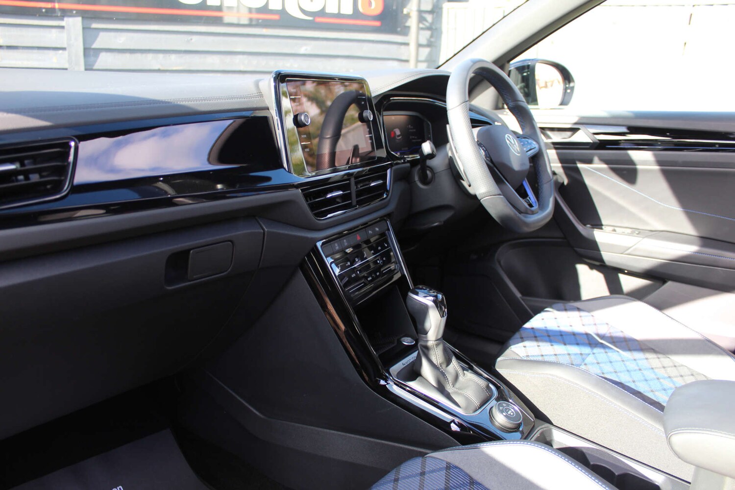 Used Volkswagen T-Roc 2024 for sale - 76892309: Photo 17