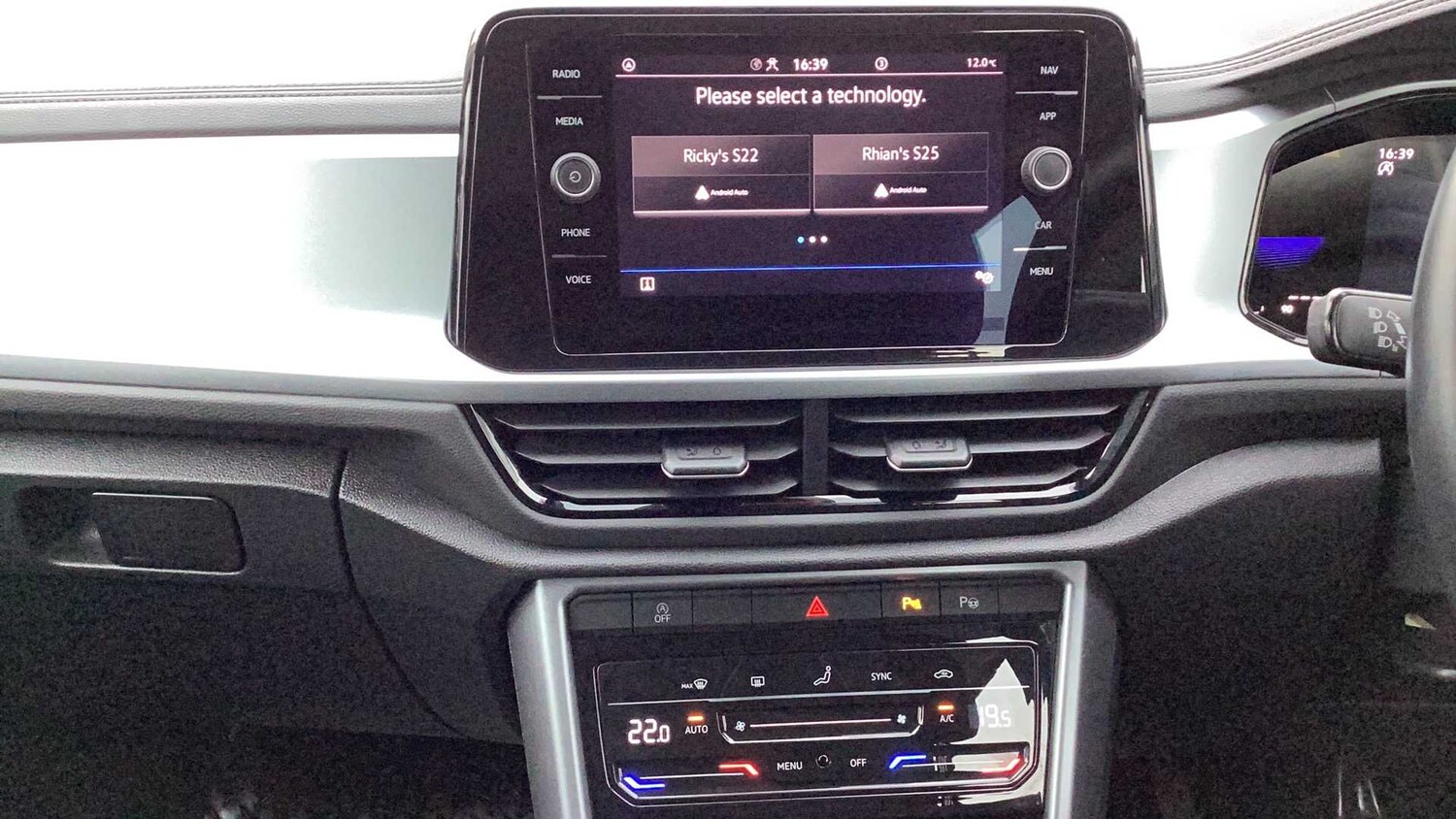 Used Volkswagen T-Roc 2022 for sale - 77913890: Photo 13