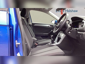 Used Volkswagen T-Roc 2022 for sale - 77913890: Photo