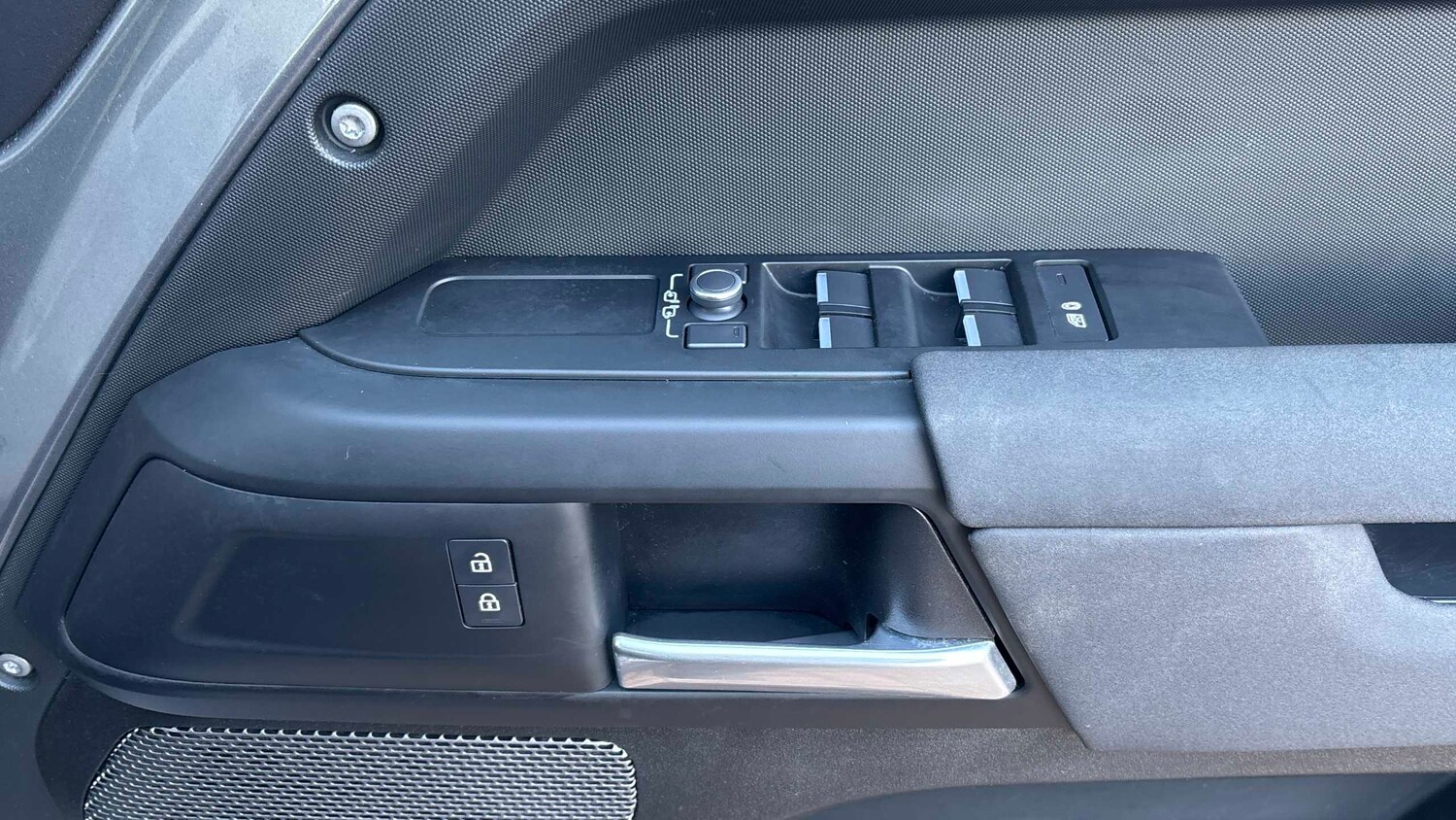 Used Land Rover Defender 2021 for sale - 77857674: Photo 15