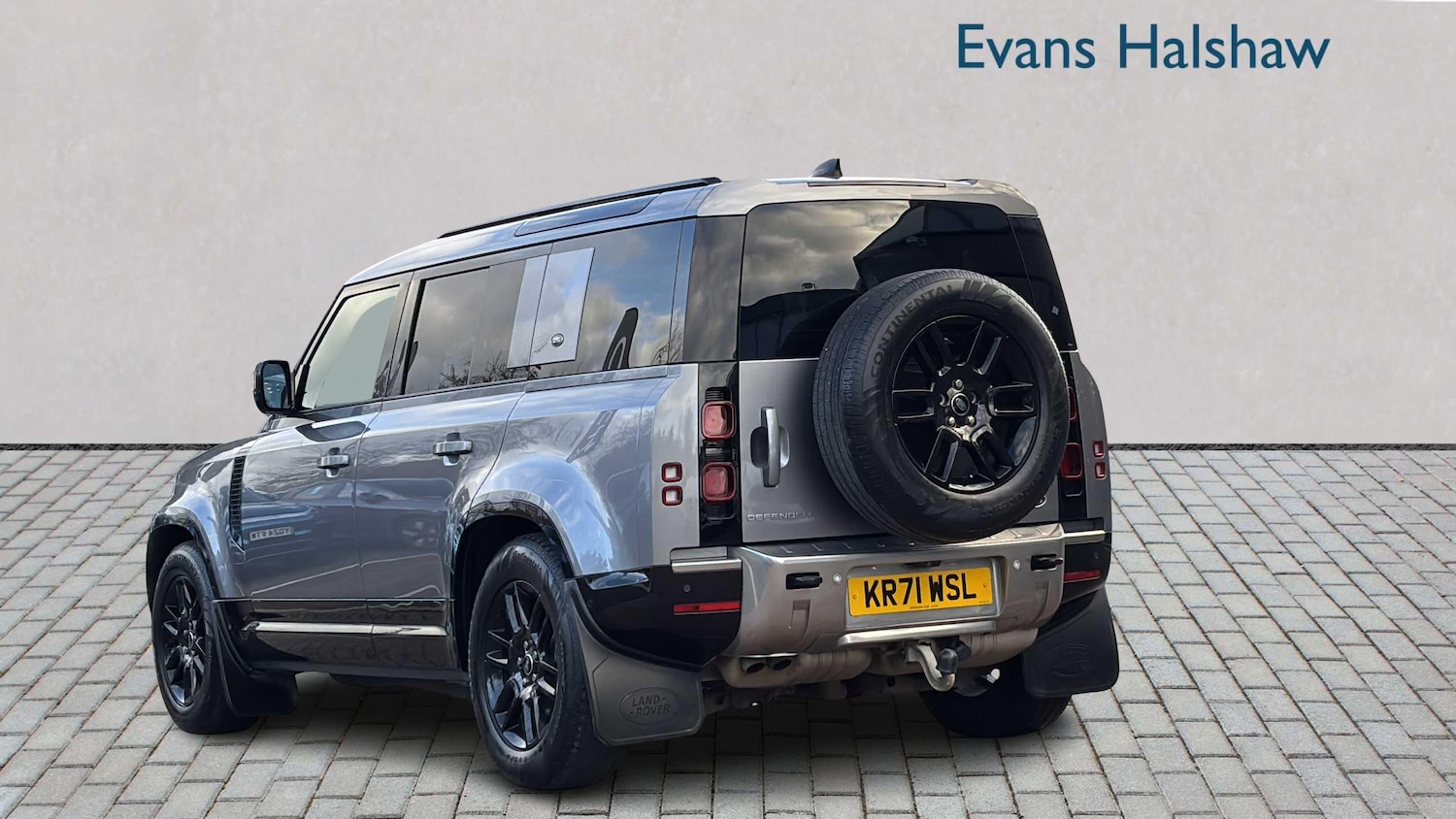 Used Land Rover Defender 2021 for sale - 77857674: Photo 2