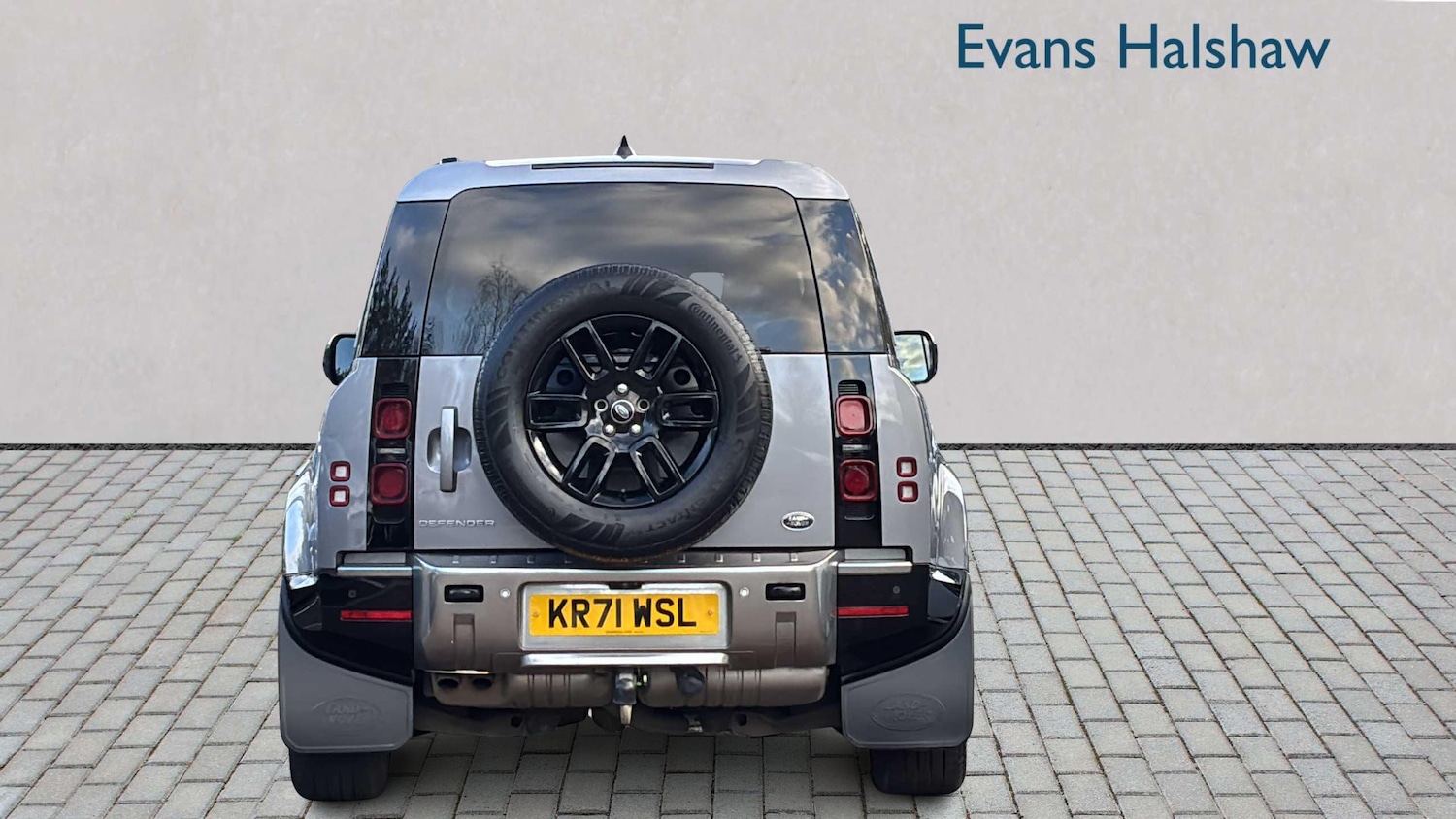 Used Land Rover Defender 2021 for sale - 77857674: Photo 4