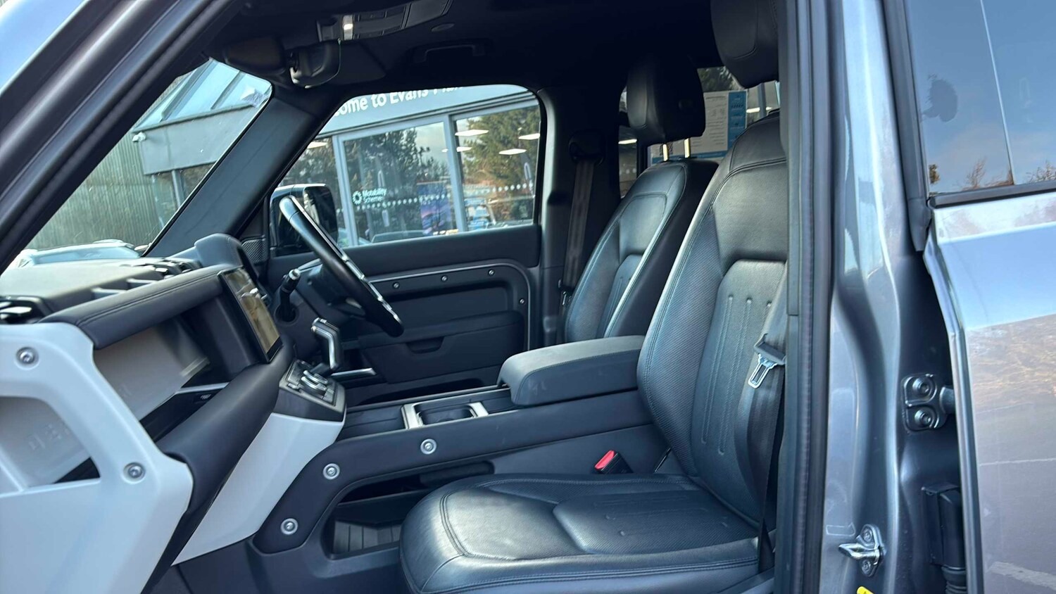 Used Land Rover Defender 2021 for sale - 77857674: Photo 8