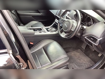 Used Jaguar XE 2018 for sale - 78899916: Photo
