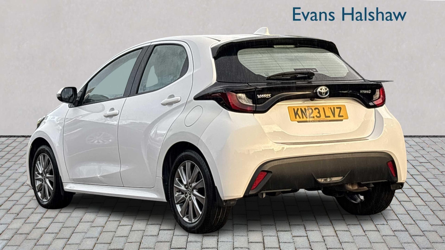 Used Toyota Yaris 2023 for sale - 77858812: Photo 2