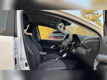 Used Toyota Yaris 2023 for sale - 77858812: Photo